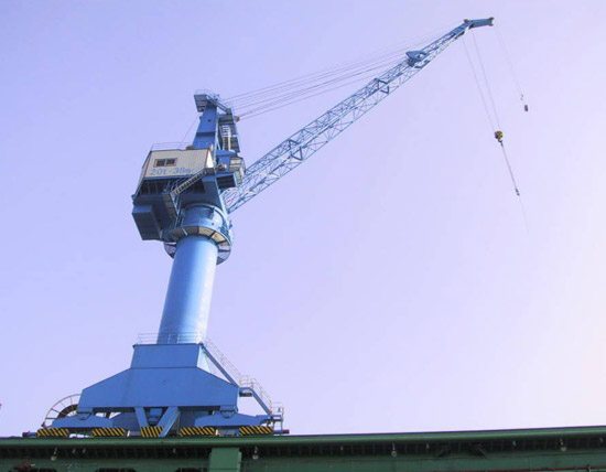 32-5t×30m門座起重機用于大連中遠船務(wù)工程有限公司